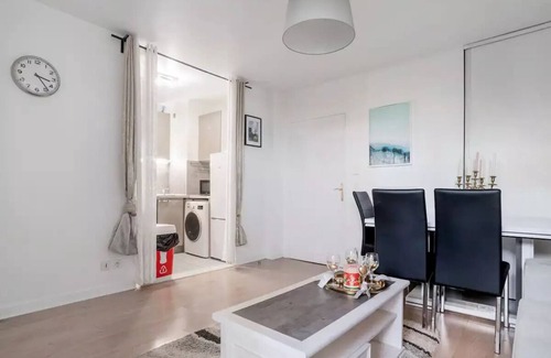 Saint-Denis Apartment | WARM APARTMENT + TERRACE + PARKING NEAR PARIS