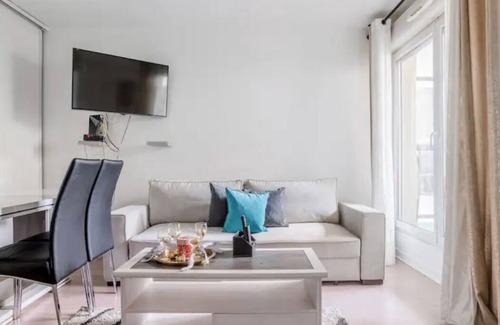 Saint-Denis Apartment | WARM APARTMENT + TERRACE + PARKING NEAR PARIS