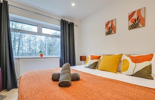 Little Hulton House | Warm & Cosy, Pet-friendly Home