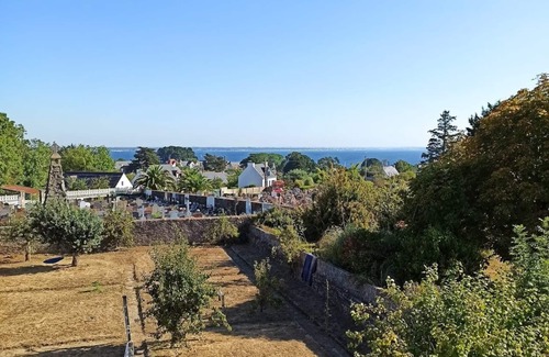 Groix House | Warm, family home ideally located.
