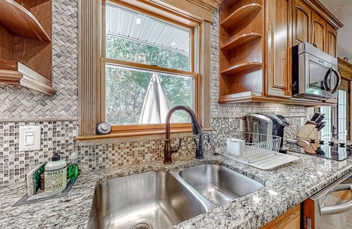 Greenland House | Warm house with pool table, large deck, AC, washer/dryer, & beautiful kitchen