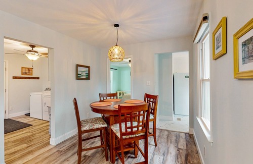 Sneads Ferry House | Warm & inviting home with a washer/dryer, gas grill, central AC - near the ocean