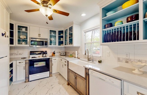 Sneads Ferry House | Warm & inviting home with a washer/dryer, gas grill, central AC - near the ocean