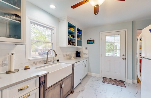 Sneads Ferry House | Warm & inviting home with a washer/dryer, gas grill, central AC - near the ocean