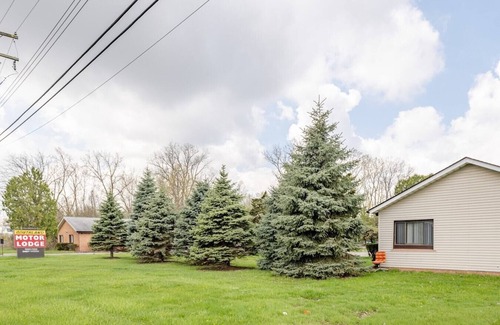 Riverview Apartment | Warm Private Room in Detroit for Up to 4 w/Wifi