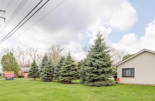 Riverview Apartment | Warm Private Room in Detroit for Up to 4 w WiFi