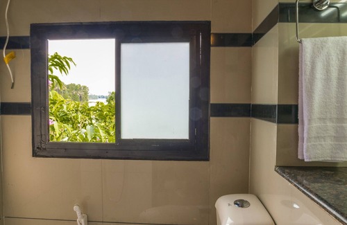 Nedumudy Hotel | Warmth Lake Haven