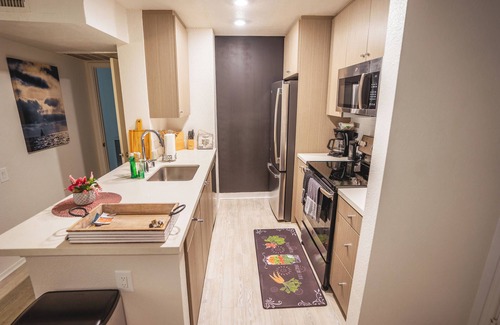 Burbank Apartment | Warner Brothers/Universal Studios 2bdrm2bth Getaway