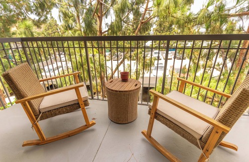 Burbank Apartment | Warner Brothers/Universal Studios 2bdrm2bth Getaway