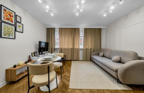 Mirow Apartment | Warsaw Chmielna Studio - Top Location, Workspace - by Rentujemy