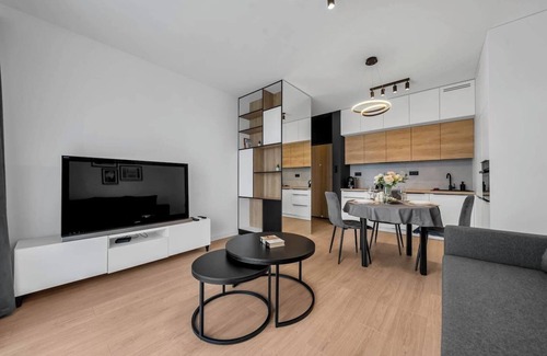 Wlochy Apartment | Warsaw Jutrzenki Apt - Gym, Balcony, Parking - by Rentujemy