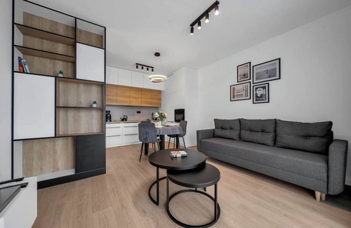 Wlochy Apartment | Warsaw Jutrzenki Apt - Gym, Balcony, Parking - by Rentujemy