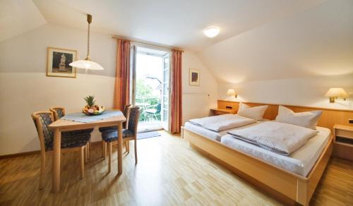 Neumagen-Dhron House | Warsberger Weinhof - Hotel & Weinwirtschaft