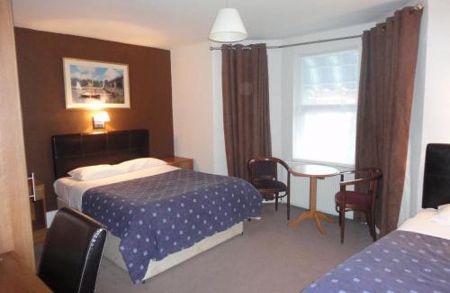 Tolworth House | Warwick Lodge