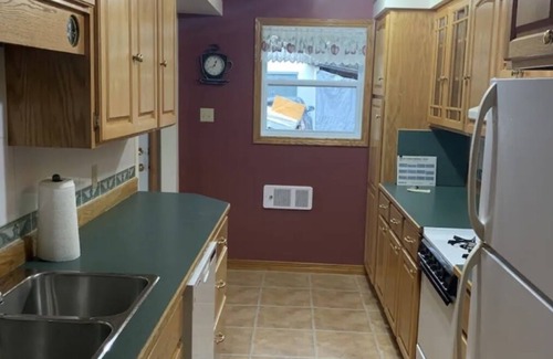 Shannon Cottage | Washademoak Lake House- hot tub, private beach & family-friendly vacation home