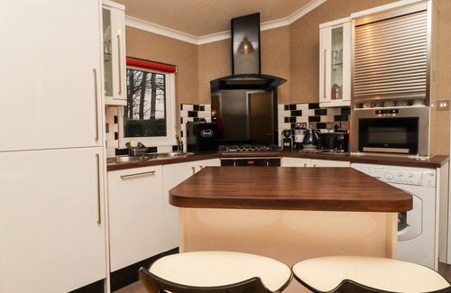 Ripley Cottage | WASHBURN LODGE, romantic, with a garden in Darley