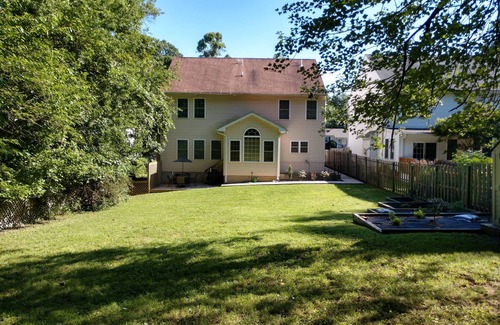 White Oak House | Washington DC Suburb with Quite Neighborhood Just A Stones Throw From Everything