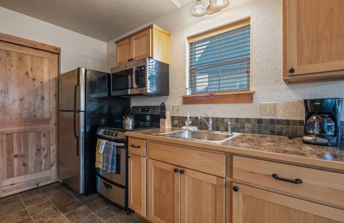 Dover Bay House | Watch golden sunsets and unwind in style at this romantic lakefront bungalow on Lake Pend Oreille