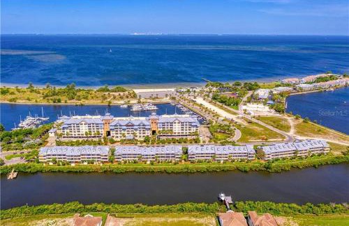 Ruskin Hotel | Watch the dolphins Large balcony Suite and heated pool