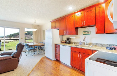 Moclips Condo | Watch the Sunset over the Pacific Ocean