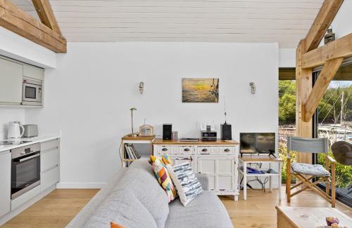 Dittisham House | Water Edge Boathouse - On the River Dart