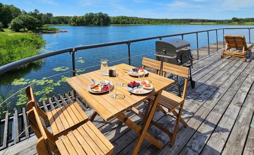 Kierwik Boat Rental | Water Hideout - Floating Secret Spot in Mazury