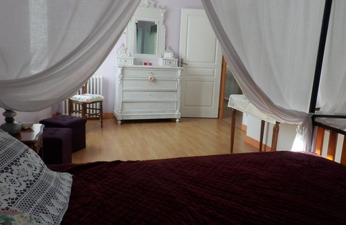 Montalzat Bed & Breakfast | Water mill with swimming pool, waterfall, and stream