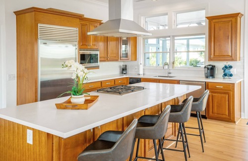 Isle of Palms House | Water's Edge - Amazing Sunset Views and Short Walk to the Beach.