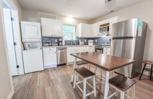 Indian Point Cottage | Water's Edge Cottage - On the water! 5 mins to SDC