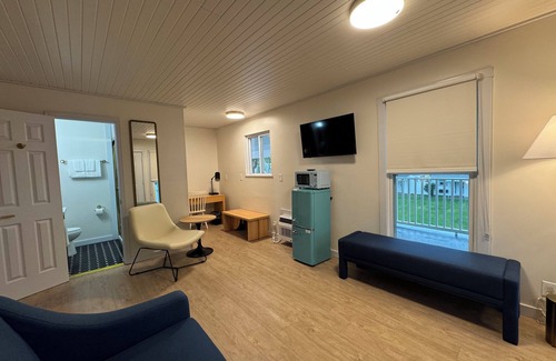 Geneva-on-the-Lake Cottage | Water Side Cottage