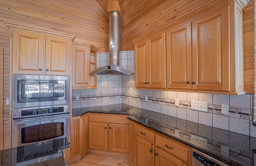 Climax Springs House | Water Toys, Amazing Dock, Spa & Luxury Vacation Home, large gatherings love it!