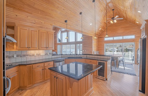 Climax Springs House | Water Toys, Amazing Dock, Spa & Luxury Vacation Home, large gatherings love it!