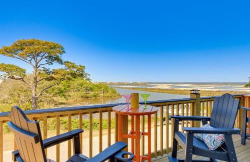 Dauphin Island Apartment | Water View Dauphin Island Condo with Boat Slips