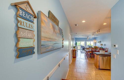 Dauphin Island Apartment | Water View Dauphin Island Condo with Boat Slips