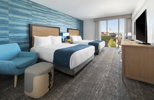 Fisherman's Wharf Hotel | Water View Queens Room, Hotel Caza, Steps from Lombard St