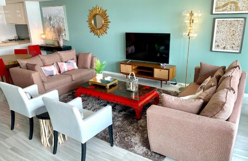 Bur Dubai Apartment | Water Views At Large Luxury One Bed