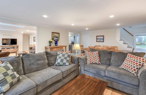 South Chatham House | Water Views in Chatham!