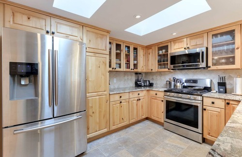 South Chatham House | Water Views in Chatham!