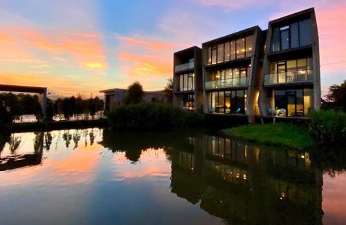 Wujie House | Water with Candle Homestay
