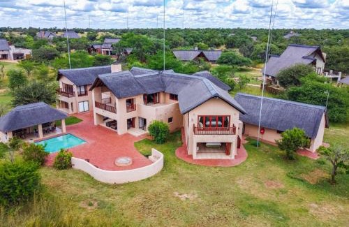 Leeupoort Villa | Waterberg House at Zebula - 8 adults and 4 kids under 10 years