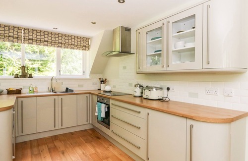 Glen Urquhart Cottage | Waterfall Apartment