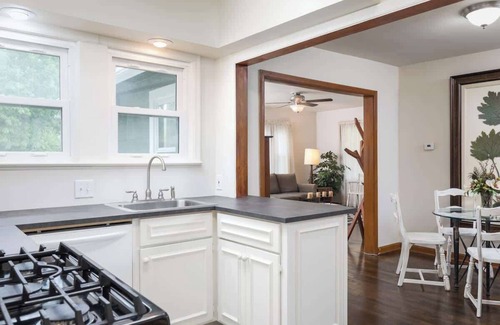 Kansas City Cottage | Waterfall Garden Cottage Lux Beds 5 Min. 2 DT KCMO