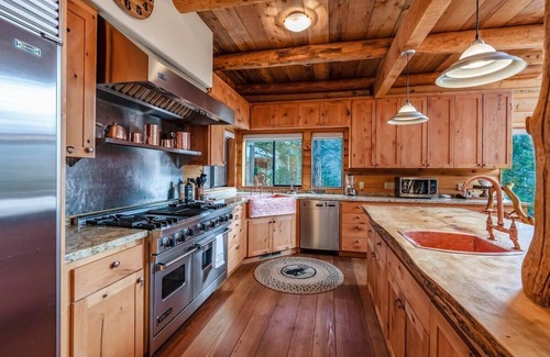 Shaver Lake Cabin | Waterfall Lodge ~ Yellowstone Vibes + AC + Space