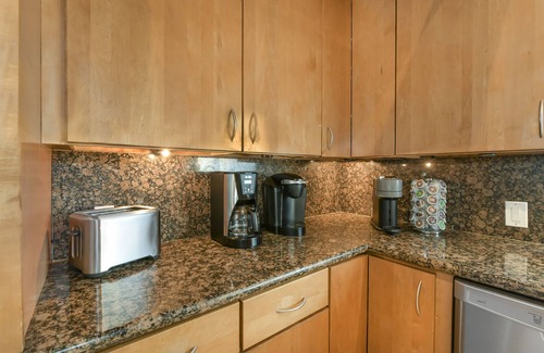 Marathon House | Waterfront, 100ft Dock, Kayaks, Bikes, Pool, Hot Tub, Basketball & Pickleball