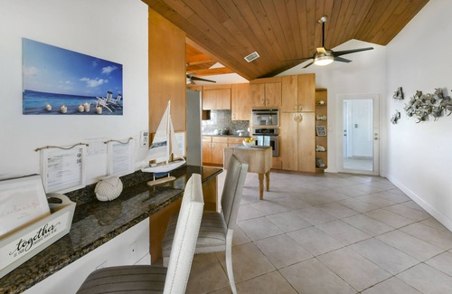 Marathon House | Waterfront, 100ft Dock, Kayaks, Bikes, Pool, Hot Tub, Basketball & Pickleball