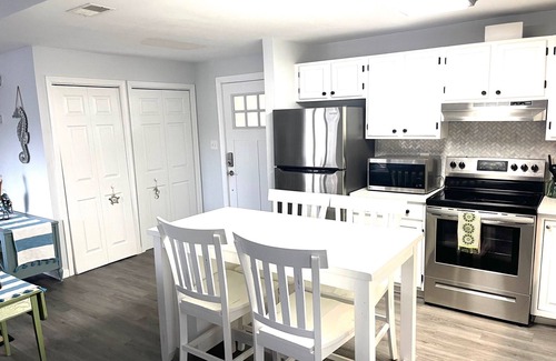Caine Woods Condo | Waterfront 2 Bedroom - 2 Blocks from the Beach - Premium Location