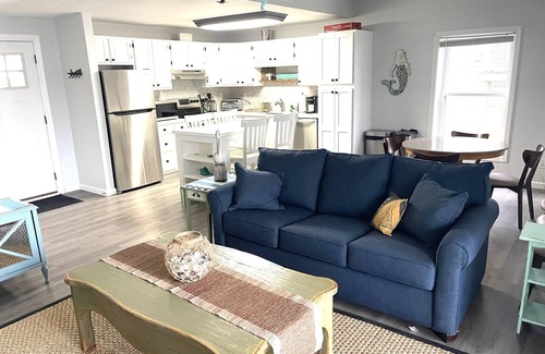 Caine Woods Condo | Waterfront 2 Bedroom - 2 Blocks from the Beach - Premium Location