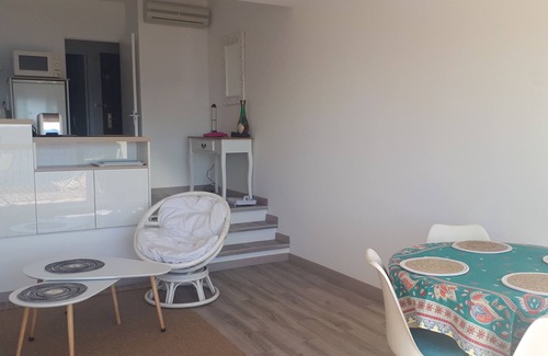 Saint-Aygulf Apartment | Waterfront 2-person apartment - direct beach access