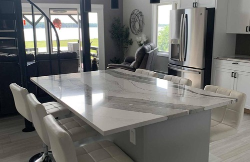 Barbeau House | Waterfront 3-bedroom house with outdoor hot tub in Barbeau