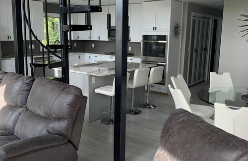 Barbeau House | Waterfront 3-bedroom house with outdoor hot tub in Barbeau